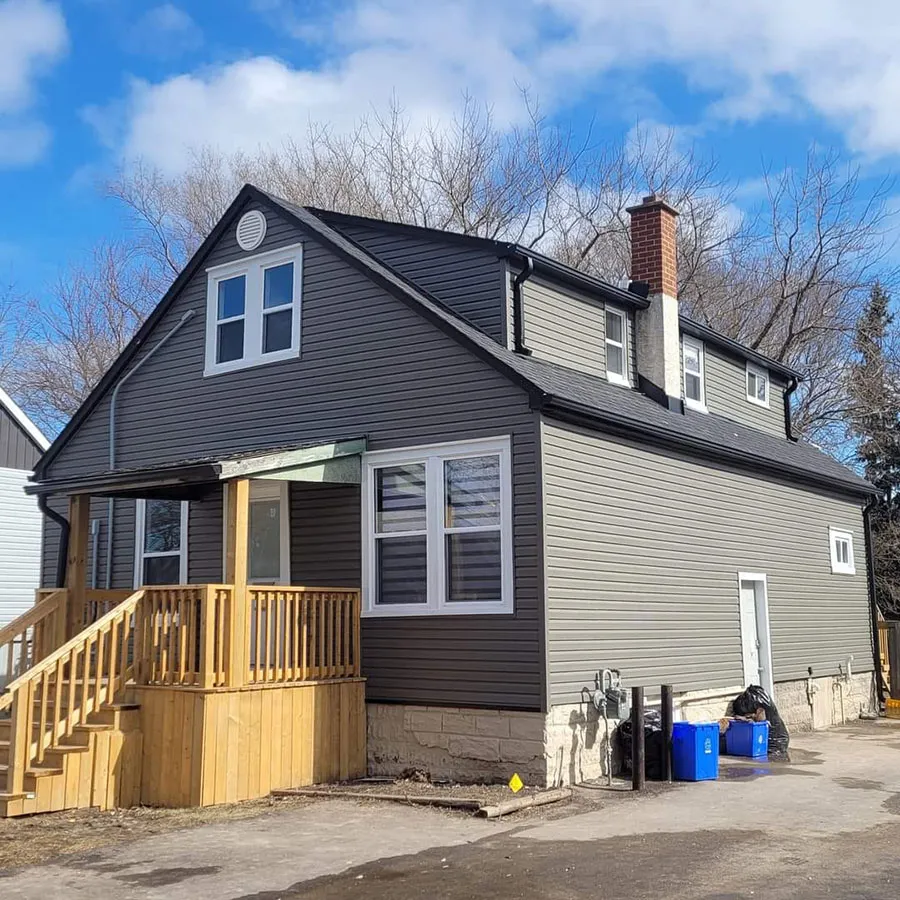 DoublePro® continuous hanger installation — Snow Siding & Eavestroughs, Sarnia ON